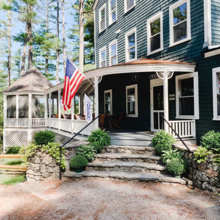 Pleasant Point Inn Entry
